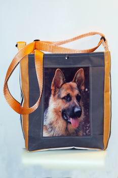 sac, en toile de store gris et orange avec la photo d un berger allemand