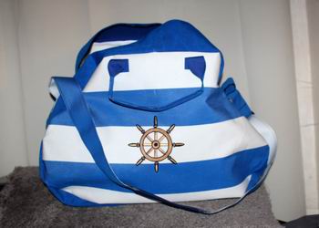 sac de plage, en tissu blanc et bleu recyclé de store, broderie roue bateau